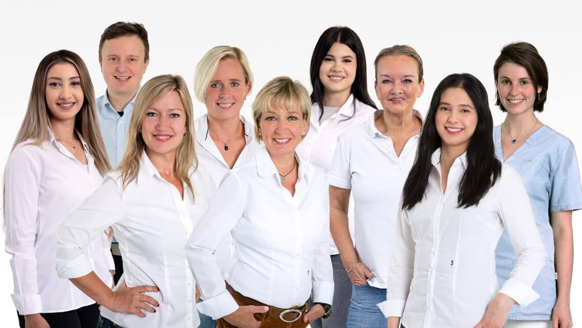 https://www.paro-hamburg.de/wp-content/uploads/2022/01/team_buero_2024_tiny.jpg